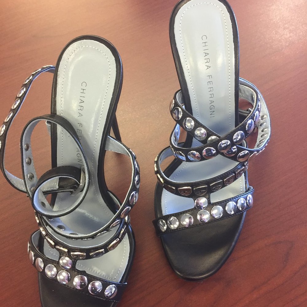 NIB Chiara Ferragni Stars Strappy Sandal black